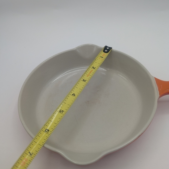 Vintage Le Creuset Double Spout Enameled Cast Iron Skillet #16 Orange Flame 6.5" - Picture 5 of 7